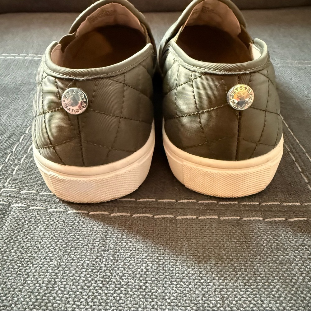 Steve Madden Olive Green Quilted Slip On Loafers - Picture 4 of 7